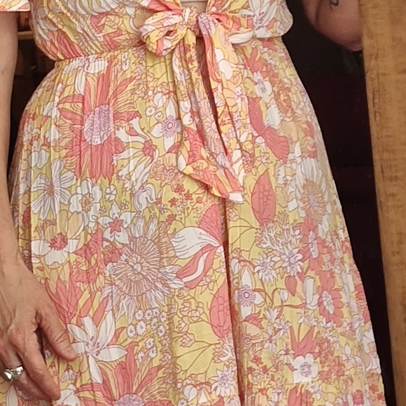 Hello Molly Jumpsuit In EUC 🩷 - Picture 4 of 7